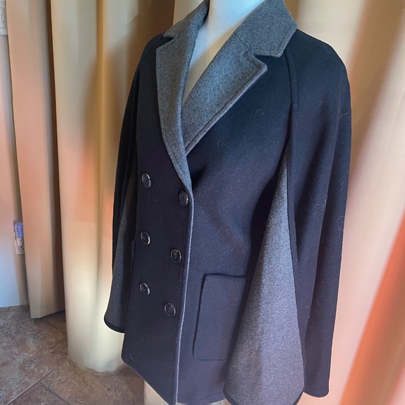 NEW! BCBGeneration Two Toned, Double Breasted Cape Coat, Jacket Size XS - Picture 3 of 11
